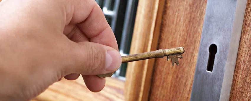 Central Locksmith Store Milwaukee, WI 414-892-4801 - lockout-service-01